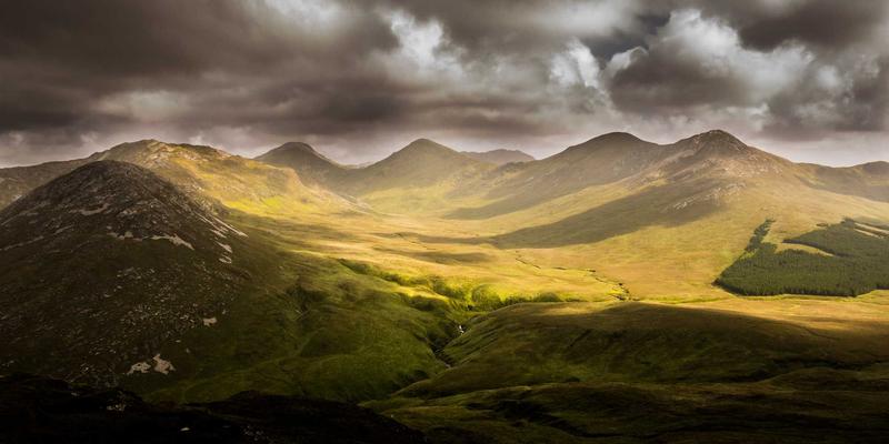 元宇宙中的身份设计：手工艺、艺术创作与绿色主题的虚拟形象革命