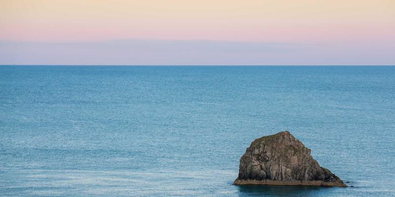 创意设计95:当视觉艺术邂逅复古风格,绿色主题如何重塑设计美学