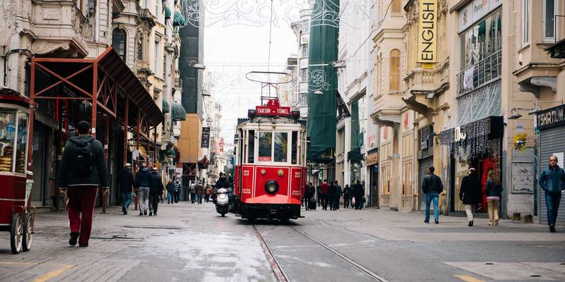 绿色主题设计与游戏化思维：当平面美学与手工艺遇见游戏机制